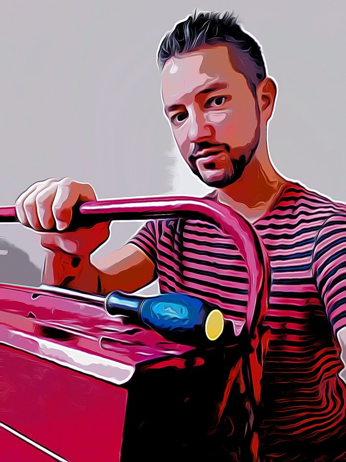 BRICO PESSAC - A PROPOS